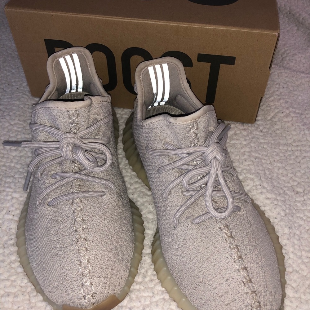 YEEZY’S SESAMES